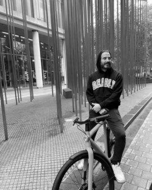 Ryan Corr Instagram - Repin’ @deadlydesigns.au in old London town on the trusty steed. 
@vanmoof
