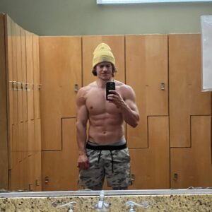 Ryan Dorsey Instagram - #Fitcheck 

Swipe ➡️ to see me this time last year.

Start your New Years Resolutions now before the holidays and you’ll be glad you’re two months ahead. 

Consistency is key. Some days are harder than others, but you’ll always feel better after you get them endorphins going. 

Getting a good 💪 in works as an anti-depressant to me. 

I never regret choosing to workout.

Trying to get #DCuniverse #Marvel in 2023.

Trying to hit the 185lb mark.

I’ll check back in 2 months.

.

Working to get in the best shape of my life. Slowly but surely. That’s keeping me motivated. Also trying to lead by example for my little guy.

And trying to stay on top of things so I can stay ready for this future teenager of mine to be able to run & play, workout along side of him and push him to greatness and to be a strong young man💪in whatever he chooses to do.

#healthiswealth #oninstragramstraightflexin