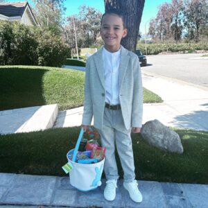 Ryan Dorsey Instagram - Grandma’s got the boy @joseydorsey looking  like The Fresh(est) 🐣Prince in the west in his Easter Drippppp ! 😍😍

Happy Passover weekend !💐

(Sees #themandalorian once and makes a costume from scratch😂)