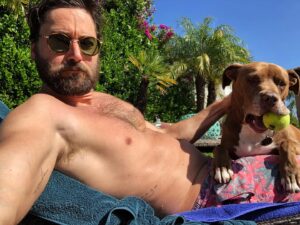 Ryan Eggold Instagram - Happy National Dog Day 🐶

If ya see a dog today... give her or him a big smooch 😘

@cleartheshelters 💛 #nationaldogday