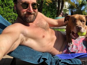 Ryan Eggold Instagram - Happy National Dog Day 🐶

If ya see a dog today... give her or him a big smooch 😘

@cleartheshelters 💛 #nationaldogday