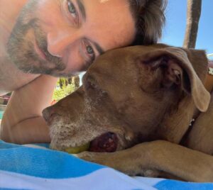 Ryan Eggold Instagram - happy sunday everybody ☀️💛