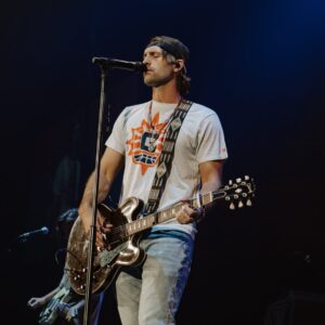 Ryan Hurd Instagram - MOHEGAN SUN opening for @samhuntmusic. See you tonight, NH! 📷: @itslilynelson 🤘🏼