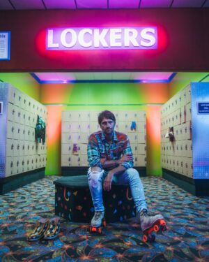 Ryan Hurd Instagram - lace em up cause we’re hitting the rink. Pass It On video drops Wednesday at 3pm CT.

📸: @visualsbytyre