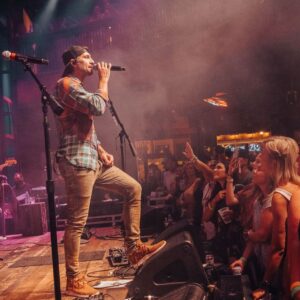 Ryan Hurd Instagram - Had a blast seeing all of the smiling faces at @cma fest! Thanks for singing along, see you next time!

📸: @itslilynelson @morgwoodphoto