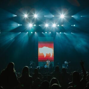 Ryan Hurd Instagram - MOHEGAN SUN opening for @samhuntmusic. See you tonight, NH! 📷: @itslilynelson 🤘🏼