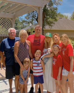 Ryan Lochte Instagram - HAPPY 4TH OF JULY ❤️🇺🇸🎆
 ~~ First family photo of 5 ~~
#godblessamerica #4thofjuly