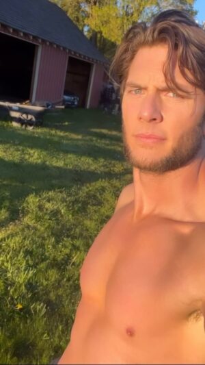 Ryan McPartlin Instagram - Would you shop at an Amish Abercrombie? 😂 

#startupideas