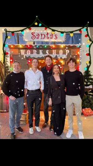 Ryan McPartlin Instagram - Merry Christmas!!! ❄️🎁🎄