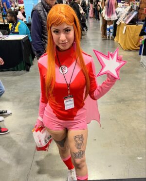 Ryan Ottley Instagram - Killer cosplay from @fanexpophiladelphia , 2 Eve’s and an Omnima’am! Always amazing seeing the Invincible cosplay! Thank you!