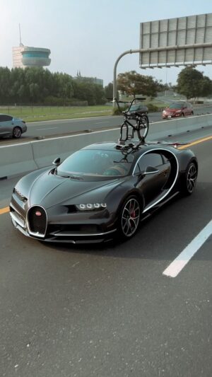 Ryan Taylor Instagram - Wahala be like bicycle on a Bugatti 🤷🏼‍♂️🤷🏼‍♂️ #bmx #dubai #collectivebikes #bugatti