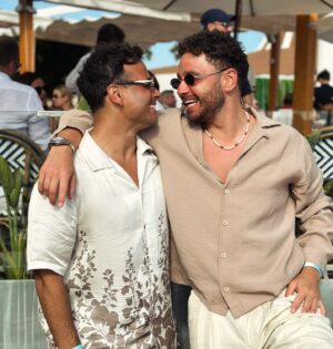 Ryan Thomas Instagram - 🚨 Ok so the news is finally out!!! 🚨 

Me and Ryan will be hosting our very own game show… 

99 to BEAT!! 

This is a dream come true for both of us and we cannot wait to get started!! Moments like this don’t come often and we’re going to enjoy every BEAT of it!!!! It literally is the perfect family game show and the fact we get to host it as brothers-doesn’t get any better! 

What a way to turn 40 my brother @ryanthomas84 happy birthday! We always said one day we would work together and am so happy it’s this !! 

This wouldn’t be possible without you guys, so a big thank you to our team\family @mcsaatchimerlin and also to @itv for believing in us…let the games begin!!! 

99 to Beat has only one rule "don’t come last !!"