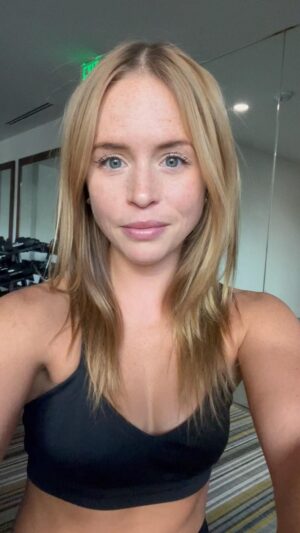 Ryann Shane Instagram - I specialize in helping women tone up, lose fat, build strength, increase endurance, improve energy, stay consistent and gain overall confidence in their fitness. DM me SHANE TRAIN if you’re interested and let’s get after it!! #mondaymotivation