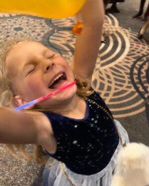 Rylea Nevaeh Whittet Instagram - Rylea won a Joey Award @joeyawardsofficial on the weekend for her performance in MAID. She was so excited! Me too! Congratulations my sweet girl! 🏆🥇🙌🏻🪅 More pictures to come… #joeyawards #ryleanevaehwhittet #ryleawhittet #maddyfrommaid #maidnetflixseries #childactor #kidactor #awardwinning #award #actor #actress #kidactress #childactress #smile #proud #winner #smileyrylea #thatdress #mykidisthecutest Also, how cute is this dress!!!??? Thank you to @sparkleandjunebug #sparkleandjunebug for such great customer service ❤️