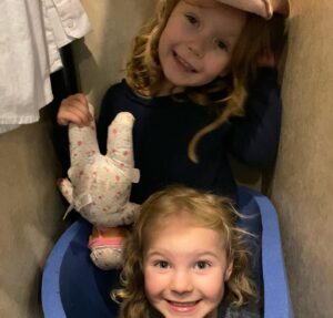 Rylea Nevaeh Whittet Instagram - Rylea’s photo doubles from MAID, Alena and Zoey @kdbrand @brecozzolino I loved seeing these 3 in their matching outfits ❤️❤️#ryleanevaehwhittet #ryleawhittet #maddyfrommaid #maid #netflixseries #netflix #childactor #childactors #behindthescenes #kidactor #kidactors #maddy #maidnetflix #netflixmaid #wednesday #smile #thesethree #kidactorslife #blueyes #twinzies