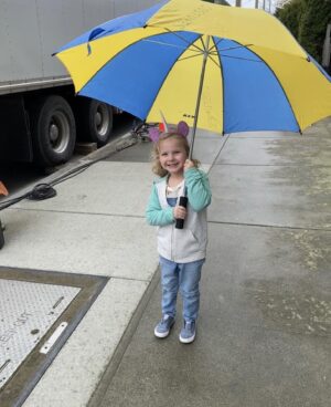 Rylea Nevaeh Whittet Instagram - This just came up as a memory on my phone.. it’s been exactly a year since Rylea wrapped from MAID.  Wow.. times goes by way too fast! #ryleanevaehwhittet #ryleawhittet #maid #netflixmaid #maidnetflixseries #maddyfrommaid #wrap #sunday #memories #love #childactor #kidactor #behindthescenes #rain #mykidisthecutest #smileyrylea #blueeyes #loveher #umbrella