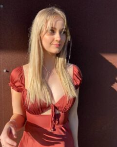 Actress Rylee Mackintosh HD Instagram Photos and Wallpapers August 2022