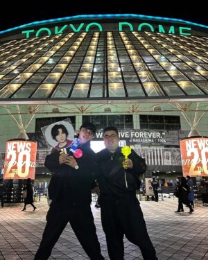 Ryo Katsuji Instagram - 20周年おめでとう💜💛💚
シングル全曲を食らいました。
大満足です。
そしてエモすぎた。
ありがとう。
この先もずっとみていきたよ。
懐かしい映像と共に自分も歳をとったなーとか。笑
長く共に歩んできてるファンの方たちをみてても感動した。

Team NEWS 最高

@takahisaaaamasudaaaa 
@keiichiro.koyama 
@shigeaki_kato_whoiam