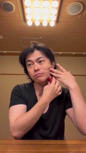 Ryo Katsuji Instagram - 誰にも需要のない
メイク動画だよ💄💋
アダムができるまで💃

バーバラが編集してくれたよ🧏‍♀️