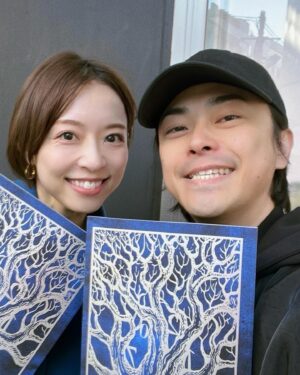 Ryo Katsuji Instagram - 「モンスター・コールズ」観劇
勝利、繊細な役で大変だろうけど素晴らしかったよ。
SUMMER NUDEの時の10代から知ってるけど本当大人になったなぁ。
でも今回はあの時の設定よりも若い13歳😂
でもちゃんとみえたよ。
ご飯行こうね。
聡ちゃんが声かけてくれたよ。マリウスもお世話になってって。
ほんとメンバーみんないい子だわ。

瀬奈さんなかなかな重たい役でしたが、愛が溢れて伝わって来ました。
また揚子江らーめんいきましょ！笑🍜

山内圭哉さんさすがでした。
木のモンスターって聞いてたけどどんなんになるんだろうと思ってたけどあれはマジで身体にきますね。
でも発声やら空気感やらマジモンスターでした。

たまたまバーバラバーバラことあゆっちともバッタリ👫

いい舞台を観た。
いい日だ。
よし俺も舞台稽古がんばるぞ。

@shori_sato_official  @_sexyzone 
@junsena_official 
@yamauchi_takaya 
@manaka_ayu