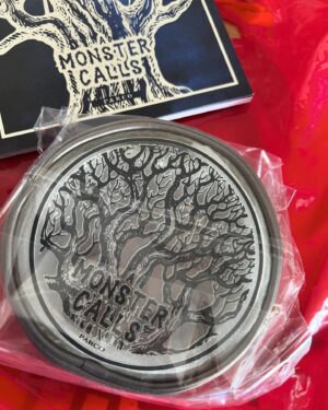 Ryo Katsuji Instagram - 「モンスター・コールズ」観劇
勝利、繊細な役で大変だろうけど素晴らしかったよ。
SUMMER NUDEの時の10代から知ってるけど本当大人になったなぁ。
でも今回はあの時の設定よりも若い13歳😂
でもちゃんとみえたよ。
ご飯行こうね。
聡ちゃんが声かけてくれたよ。マリウスもお世話になってって。
ほんとメンバーみんないい子だわ。

瀬奈さんなかなかな重たい役でしたが、愛が溢れて伝わって来ました。
また揚子江らーめんいきましょ！笑🍜

山内圭哉さんさすがでした。
木のモンスターって聞いてたけどどんなんになるんだろうと思ってたけどあれはマジで身体にきますね。
でも発声やら空気感やらマジモンスターでした。

たまたまバーバラバーバラことあゆっちともバッタリ👫

いい舞台を観た。
いい日だ。
よし俺も舞台稽古がんばるぞ。

@shori_sato_official  @_sexyzone 
@junsena_official 
@yamauchi_takaya 
@manaka_ayu