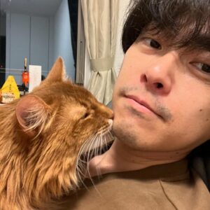 Ryo Katsuji Instagram - 「嗚呼みんなの動物園」
さきっつぁん、ふうちゃん、らいちゃん
３匹と会えて嬉しかったな🐈🐈🐈
猫好きとしてはいきなり知らない人が来るのは
猫ちゃんたちにはストレスになってしまうことがあるから
そこはしっかり気をつけて接しました。
池崎さんの保護猫活動は本当に素晴らしいと思います。
少しでも人に慣れるきっかけになれたならよかったです。
またすぐいこっと、笑
スタジオで相葉さんが笑ってくれてよかった💚
オンエアでは短いバージョンが流れてましたが
完全版の佐吉動画をどうぞ🐈
あと嫉妬しそうなのでうちの猫、メルさんもどうぞ🐈