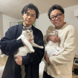 Ryo Katsuji Instagram - 「嗚呼みんなの動物園」
さきっつぁん、ふうちゃん、らいちゃん
３匹と会えて嬉しかったな🐈🐈🐈
猫好きとしてはいきなり知らない人が来るのは
猫ちゃんたちにはストレスになってしまうことがあるから
そこはしっかり気をつけて接しました。
池崎さんの保護猫活動は本当に素晴らしいと思います。
少しでも人に慣れるきっかけになれたならよかったです。
またすぐいこっと、笑
スタジオで相葉さんが笑ってくれてよかった💚
オンエアでは短いバージョンが流れてましたが
完全版の佐吉動画をどうぞ🐈
あと嫉妬しそうなのでうちの猫、メルさんもどうぞ🐈