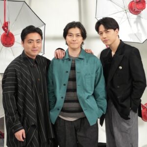 Ryo Katsuji Instagram - 「おしゃれクリップ」ありがとうございました。
いっくん、たかゆき、2人とデビューの連ドラで出会えてよかったよ。
今この歳まで、それぞれこの世界で頑張ってる。
それだけですごいことだよね。
会わない時間もあったけど会った瞬間あの時の関係に戻れる。
いっくん。
小夜子のあと、ドラマではなく歌、ミュージカルを頑張るために表に出ない時間があったよね。
その後再会したときに
りょう！がんばってるね！俺もがんばるよって言ってた。
これからドラマとかもまた頑張りたいんだって。
複雑なおもいがあった時もあったかもなとか思ったけど
素直に友達を観てて応援してたんだと。
かっこいいなと思ったよ。
それからどんどんドラマに出ていまやMCまで。
やっぱり長く続けるのは人柄だなといっくんを観てて本当に思う。そして努力。前に前に。尊敬するよ。

たかゆき。
サプライズ？のためにわざわざきてくれてありがとう。
君とは10代の頃、喧嘩をして会わない時間があったね。
たかゆきと俺の関係を心配した人たちが会わせてくれて
それからまた会うようになったね。
いつでも先を走り、いつの時代も新しいことをやってる
たかゆきを尊敬するよ。
これからも出る側のおれたちも観客のこともワクワクさせ続けてくださいな。

またいつか2人と共演できますように。
2人に負けないように自分を更新していく。

ありがとう。感謝です。

@oshare_clip_ntv 
@ikusaburo_yamazaki 
@igetahiroe23 
@takayukiyamada_quu9