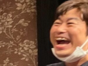Ryo Katsuji Instagram - 37歳になりました。
公演前に舞台上で歌練習してる時にサプライズでみんなが祝ってくれました。
ありがたい。
体調不良で休んでる時、複雑な思いでした。
申し訳なさと悔しい気持ちで。
でもみんなのおかげで孤独ではありませんでした。
いいカンパニーに出会えて幸せです。

ジェジェジェ。
思ってた通り、合うわぁぁ。
センスのかたまり愛のかたまりだわ。💙❤️
この写真が出せるなんて。
ジェジェジェ、事務所さん
ありがとうごジェいます❤️

あゆちゃんがバーバラでほんとによかった。
いつも助けられてる。
またバーバラの横に戻れて幸せだよ。

みいしゃちゃん歌声が素敵。
小さな身体からとんでもないパワー。
一緒に出れてうれしいよ。

花束は愛しのバーバラから💐

なっ泣いてないっす。
や、役者なんで？芝居っす。

おい右の！たつおくん笑いすぎじゃないか？？
こんな感じでいじらせてもらってますが、本当素晴らしい役者。
僕のいない時にアダムを。
本当に感謝ですよ。
にしてもすんごい顔😂

ほんとみんな素晴らしい。

福田さん呼んでくれて感謝です。

プロデューサーの方々も
歌えない踊れない
勝地をミュージカルにって
発想力まじぱねぇっす。笑

いい年の始まりだ。
仕事精進していい役者へ。
子供とママを大切に。

みなさんもいつもありがとうございます。

さてこれから息子っちと遊ぶ！👶
電話できて、今日きてと言われたのですっ飛んでゆきますさ
@sixtones_official 
@manaka_ayu 
@junsena_official 
@miisha3148 
@t_takujiiii 
@hasaya_rena 
@tsunes.planet 
@yuki_koyama0828 
@dosotaku0579 
@nono_ca_yoshii 
@narushi_fukuda 

漏れがあったらすいません💦