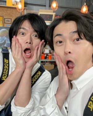 Ryo Katsuji Instagram - 「NEWSの全力!!メイキング」ありがとうございました💜💚
しげちゃまのカレーおいしかった🍛
小山さんとの対決楽しかったなー！くやしかったけど、、笑
翔さんとは舞台「高校中パニック」のときにめちゃくちゃ
お世話になったし会えてうれしかったなー😎
この番組は不思議と気づいたら色々話してしまう。
自然体に楽しい話、熱い話、悔しい話。
さびしいけど全力で楽しみました！

来週もお楽しみに！！

@keiichiro.koyama 
@shigeaki_kato_whoiam 
@showayanocozey
