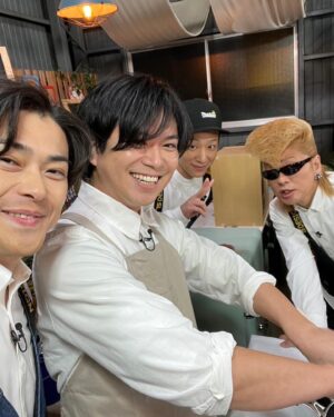 Ryo Katsuji Instagram - 「NEWSの全力!!メイキング」ありがとうございました💜💚
しげちゃまのカレーおいしかった🍛
小山さんとの対決楽しかったなー！くやしかったけど、、笑
翔さんとは舞台「高校中パニック」のときにめちゃくちゃ
お世話になったし会えてうれしかったなー😎
この番組は不思議と気づいたら色々話してしまう。
自然体に楽しい話、熱い話、悔しい話。
さびしいけど全力で楽しみました！

来週もお楽しみに！！

@keiichiro.koyama 
@shigeaki_kato_whoiam 
@showayanocozey