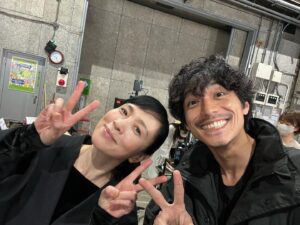 Ryo Nishikido Instagram - ごめんね青春以来です。
マドンナ→元マドンナ→マドンナもどき→マドモアゼル→ドンナマ→ドンマイ先生からの、ご紹介致します。
妻のひとみです。
久々の共演は夫婦役でした。
もうすぐOAも始まります。
相変わらず素敵な坂井さんでした。
ぜひご覧ください！
#家族だから愛したんじゃなくて愛したのが家族だった
#かぞかぞ
#ごめんね青春
