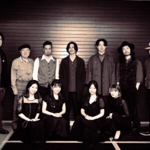 Ryo Nishikido Instagram - 無事ツアーが始まり大阪公演二日間終えました！素敵な演奏を届けてくれる、仲間たちとの記念写真です。
平均年齢高いぜ👍