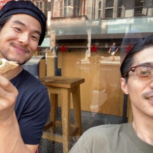 Ryo Nishikido Instagram - Quarantineという単語を覚えました。毎朝ハムと菠薐草のオムレツ食べてました。久々の友達にも会えて、散歩したり1度は行ってみたかった場所にも行けました。隔離が明けてとりあえず外で深呼吸したくて早朝に向かったHyde park。合間を見つけてはほぼ毎日同じベンチに座ってのんびりしてました。歴史の深い建物に囲まれて、綺麗だなとも思いながら、日本が恋しくもあります。でも僕は元気にやっております。まだまだ頑張ります。皆様もご自愛ください！！

#sayonaralondon