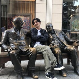 Ryo Nishikido Instagram - Quarantineという単語を覚えました。毎朝ハムと菠薐草のオムレツ食べてました。久々の友達にも会えて、散歩したり1度は行ってみたかった場所にも行けました。隔離が明けてとりあえず外で深呼吸したくて早朝に向かったHyde park。合間を見つけてはほぼ毎日同じベンチに座ってのんびりしてました。歴史の深い建物に囲まれて、綺麗だなとも思いながら、日本が恋しくもあります。でも僕は元気にやっております。まだまだ頑張ります。皆様もご自愛ください！！

#sayonaralondon