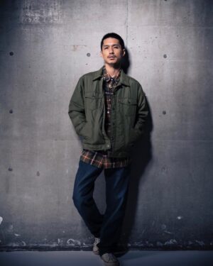 Ryo Nishikido Instagram - ⁡
髪切りました
⁡
⁡
今年150周年を迎えるジーンズのオリジン、リーバイス®から今シーズン最高のストレッチデニム「Flex Jeans」が新発売！
穿く度に馴染んでくる「色落ち」や「経年変化」などジーンズ本来の魅力も楽しめる最高のパフォーマンスボトム。
⁡
"Flex Jeans"は、Levi‘s®の中でも高い伸縮性を誇るストレッチジーンズで、長時間の着用に最適。
デザイン性と機能性も抜群で、生活における動きに対してストレスなくフィットする仕様に。
一人一人のライフスタイルに寄り添った一点。
「伝統と革新」をコンセプトに時代を切り拓いてきたLevi‘s®が送る最高傑作の穿き心地をぜひお試しください！
⁡
@levis_japan 
@righton_pr 

⁡
#リーバイス #levis 
#flexjeans #righton #ライトオン#PR