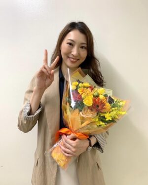 Ryo Tamaki Instagram - .

りょうです☺️

『アンチヒーロー』、本日最終回を迎えました。

私にとって3度目の日曜劇場。
今回も緊張しながら現場に向かっていましたが、とても学びの多い刺激的な撮影期間でした！！

キャスト、スタッフのみなさんそれぞれがものづくりに対する情熱と誇りを持って現場にいる。
そして、いつも温かい空気が満ちていました😌

沢原麻希として、明墨先生達と最後まで一緒に戦えてよかったです。
私も彼女のように少しでも強く生きられたら、そんな風に思いました。

また皆様とご一緒できるように、一歩一歩前へ進んでいきたいです🍀

ご視聴いただき、ありがとうございました😊✨

#tbs
#日曜劇場
#アンチヒーロー

#長谷川博己 さん
#北村匠海　さん
#堀田真由　さん
#大島優子　さん
#林泰文　さん
#木村佳乃　さん
#野村萬斎　さん

#珠城りょう
#本人投稿