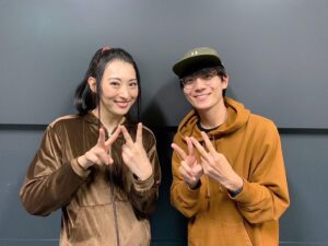 Ryo Tamaki Instagram - 。

こんばんは😃

本日ミュージカル『天翔ける風に』の公演に、
日曜劇場『VIVANT』でご一緒した市川笑三郎さん、平山祐介さん、西山潤さんがお越しくださいました！！

チーム別班ですね🐈‍⬛
みなさんとはモンゴルロケを経て一気に絆が深まったようです✨
別班メンバーの方々に観劇していただき珠城もとても喜んでいました👏

そして、
本日はキャストのみなさん、お越しいただいたお客様にも珠城の誕生日をお祝いしていただき、忘れられない1日になったと本人も言っておりました😌

皆様、お越しくださりありがとうございました😊

さて、今回も別班の業務の一部なのか。。。

以上、
マネージャーでした💪🐈‍⬛

#市川笑三郎 さん
#平山祐介 さん
#西山潤　さん

#珠城りょう

#天翔ける風に
#ミュージカル
#東京芸術劇場

#野田秀樹　さん

#謝珠栄　さん

#ドラマ　#TBS
#日曜劇場　#VIVANT

#別班

#俳優　#actor