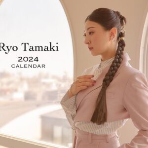 Ryo Tamaki Instagram - 。

【お知らせ】
珠城りょう、2024年カレンダーの販売が決定しました！
昨年に引き続き、壁掛けタイプと、切り取ってポストカードとしても使用できる卓上カレンダーの2種類を販売いたします。

【受付期間】
＜年内発送・セット特典締切＞ 
2023年9月27日（水）15:00～2023年10月31日(火)まで

詳細はストーリーにて！

以上、マネージャーでした💪

#珠城りょう
#ryotamaki 
#俳優

#カレンダー
#ポストカード

#ファンクラブ#Sereno
#ケイパーク#MG