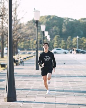 Ryodai Ishibashi Instagram - 発売中の「Tarzan」に連載以外で掲載してもらってます
ランニング特集です
ランニングの事を書き続けた事と
鬼レンチャンのおかげでのランニング仕事です
学生の頃からお世話になってて大好きなので
全身NIKEで行かせてもらいました
これからもランニング極めます
・
#Tarzan
#この写真以外のものが掲載されてます
#ランニング
#nike 
#nikerunning
#私物NIKE
#クリスマスに東京駅を駆け回る撮影でした