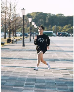 Ryodai Ishibashi Instagram - 発売中の「Tarzan」に連載以外で掲載してもらってます
ランニング特集です
ランニングの事を書き続けた事と
鬼レンチャンのおかげでのランニング仕事です
学生の頃からお世話になってて大好きなので
全身NIKEで行かせてもらいました
これからもランニング極めます
・
#Tarzan
#この写真以外のものが掲載されてます
#ランニング
#nike 
#nikerunning
#私物NIKE
#クリスマスに東京駅を駆け回る撮影でした