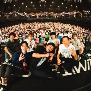Ryodai Ishibashi Instagram - 大阪のゴリラホールで
04Limited Sazabysさんと
対バンライブでございました
・
#フォーリミ 
#ネタにも参加していただきまして
#僕らも曲に参加させていただきました
#お客さん全員45分も漫才を立ったまま見てくれた
#その人たちがその後フォーリミさんのライブで
#むちゃくちゃ動いてた
#足の筋持久力エグい
#ケータリングのゴリラカレー美味しかった