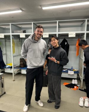 Ryodai Ishibashi Instagram - 400m走サバイバル鬼レンチャン
ありがとうございました

またもや5レンチャンでした
ちょっと皆さん速すぎて
足が速くなる餃子食っても敵いませんでした
困っちゃいます

今回も元サッカー日本代表と走れて
アスリートの皆さんと走れて幸せでございました
・
#千鳥の鬼レンチャン 
#400mサバイバル鬼レンチャン
#駒野友一 さん
#前回撮れなかったので最高です
#流石代表サイドバックでした
#ハーフナーマイク さん
#競り合いする気もなくなる程高かった
#足が速くなる餃子
#マジで速くなりますよ
#次回も飯を作っていく
#肺が強くなるカルパッチョ
#スポーツ栄養プランナー の名にかけて作ります
#とりあえず鍛え直します