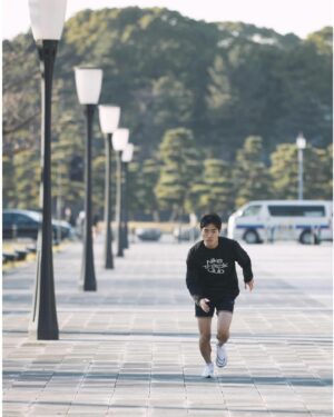 Ryodai Ishibashi Instagram - 発売中の「Tarzan」に連載以外で掲載してもらってます
ランニング特集です
ランニングの事を書き続けた事と
鬼レンチャンのおかげでのランニング仕事です
学生の頃からお世話になってて大好きなので
全身NIKEで行かせてもらいました
これからもランニング極めます
・
#Tarzan
#この写真以外のものが掲載されてます
#ランニング
#nike 
#nikerunning
#私物NIKE
#クリスマスに東京駅を駆け回る撮影でした