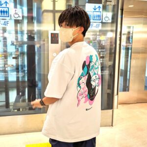 Ryogo Matsumaru Instagram - うおおおお！！
来たぜ、大好きな #福岡 ！！！！！

#福岡空港 で写真も撮った！
今日のシャツ、お気に入り🐈

#新宮町 でのトークショーも、めちゃくちゃ楽しかった〜！！