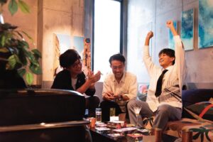 Ryogo Matsumaru Instagram - うおおおおおお〜〜！！
また好きなことが形に…！！

大好きな #洋酒 を嗜みながら
#ボドゲ を遊ぶコミュニティ
LIQUOR GAMES CLUBを立ち上げました🎖️

#サントリー さんが協賛してくださり
#ウイスキー #カクテル も超本格的🍸

オリジナルボドゲも開発中🌟
色んな人と今後コラボも！お楽しみに！