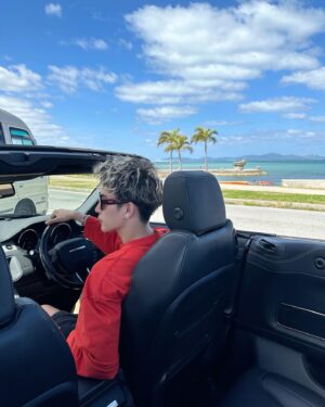 Ryoki Miyama Instagram - カレンダーめくった？？🌞🌴🌺✨
😎😎😎😎😎😎🚗🏎
Did you already flip through the calendar??
 #三山凌輝カレンダー