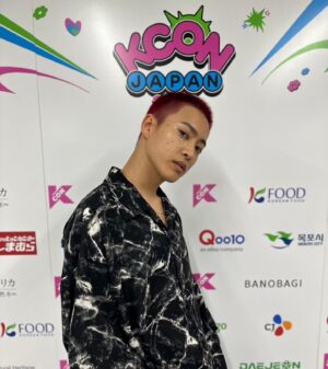 Ryoki Miyama Instagram - #TGC× #KCON
スペシャルゲストとして出演させて頂きました。 会場や配信でご覧になった皆さんいかがでしたか？😉 いつもと違ったメイクビジュアルでもあり楽しくステージを歩かさせて頂きました！ありがとうございました🔥
 #三山凌輝