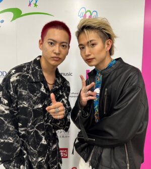 Ryoki Miyama Instagram - #TGC× #KCON
スペシャルゲストとして出演させて頂きました。 会場や配信でご覧になった皆さんいかがでしたか？😉 いつもと違ったメイクビジュアルでもあり楽しくステージを歩かさせて頂きました！ありがとうございました🔥
 #三山凌輝