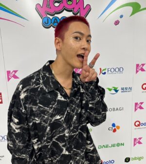 Ryoki Miyama Instagram - #TGC× #KCON
スペシャルゲストとして出演させて頂きました。 会場や配信でご覧になった皆さんいかがでしたか？😉 いつもと違ったメイクビジュアルでもあり楽しくステージを歩かさせて頂きました！ありがとうございました🔥
 #三山凌輝